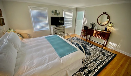 Room, 1 King Bed (11)
