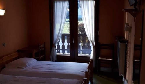 Basic Twin Room, Non Smoking (3)