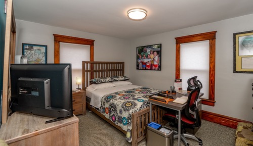 2.Anniebabe Room - Bedroom 2: Queen Bed, Non-Smoking