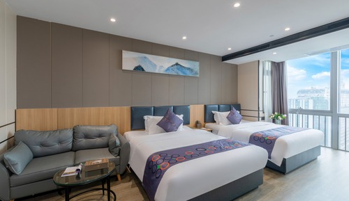 Exclusive Deluxe Triple Suite Room