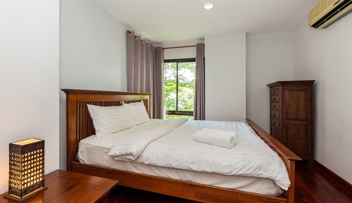 5 Bedrooms Condo