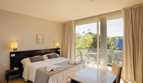 Double Room, 1 King Bed, Non Smoking, Private Bathroom