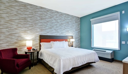 Suite, 1 King Bed, Accessible, Bathtub