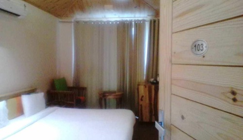 Deluxe Room (with Balcony)   