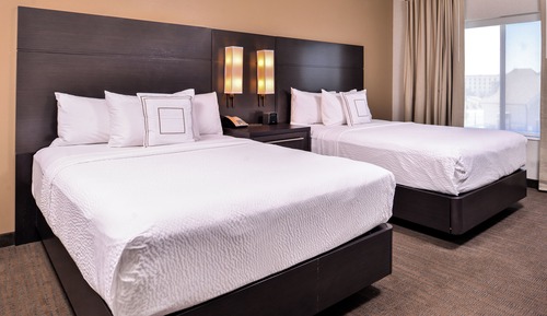 Suite, 1 Bedroom (Mobility/Hearing Access, Roll-In Shwr)