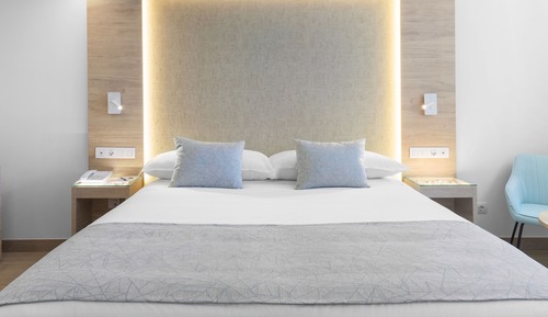 Comfort Single Room, 1 Queen Bed, Partial Sea View
