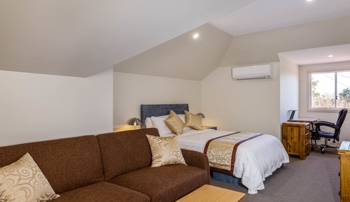 Executive Self-Contained Loft Suite 6