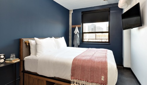 Standard Room, 1 King Bed (Accessible, Bath in Room)
