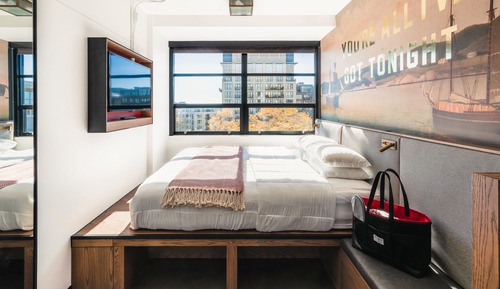 Standard Room, 1 King Bed, Shared Bathroom