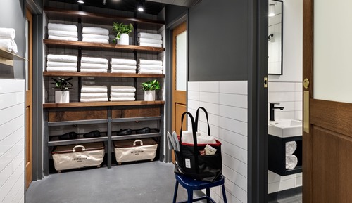 Standard Room, 1 Queen Bed, Mobility Accessible, Shared Bathroom