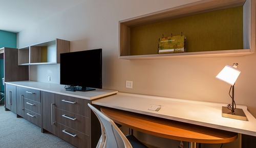 Studio, 1 King Bed, Accessible (Roll-In Shower)