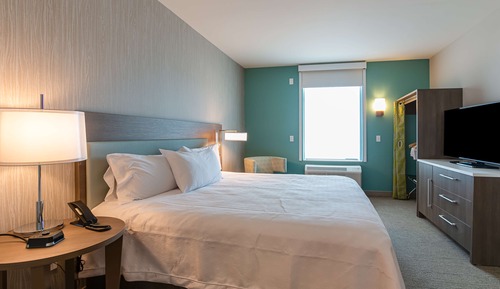 Suite, 1 King Bed, Accessible, Bathtub
