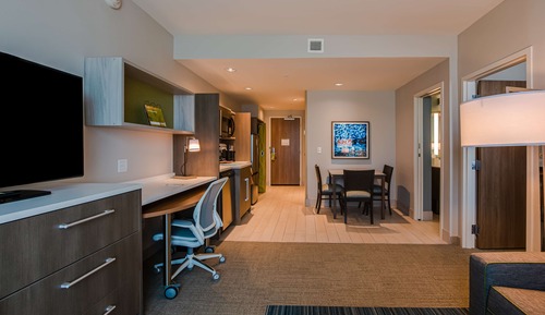 Suite, 1 King Bed, Accessible (Hearing)