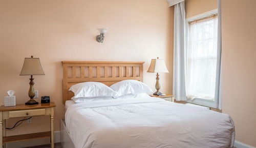 Standard Queen Room