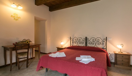 Quadruple Room, Hill View (Melograna)