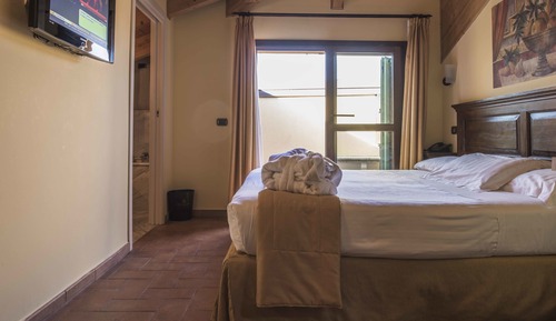 Deluxe Double Room, Jetted Tub (Romantic)