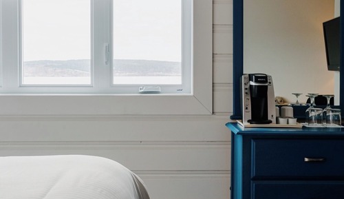 Room, 1 Queen Bed, Partial Sea View (Regular)