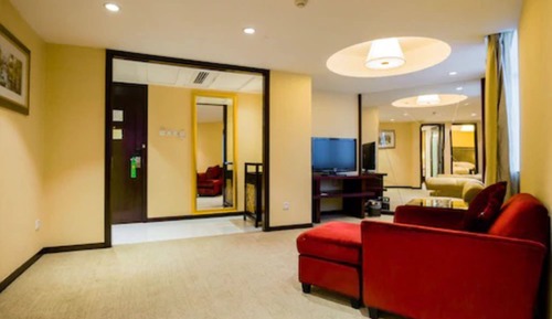 Deluxe Suite