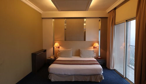Suite, Connecting Rooms