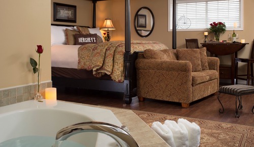 Romantic Cottage, 1 King Bed, Jetted Tub, Garden Area (Hershey Sweet)