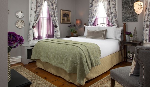 Traditional Room, 1 Queen Bed (Rose)