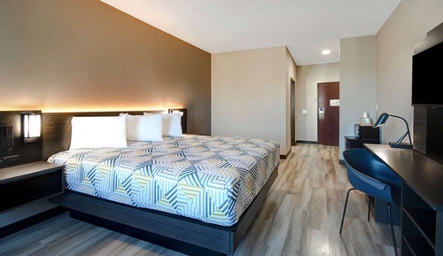 Deluxe Room, 1 King Bed, Non Smoking