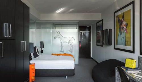 Deluxe Studio, 1 Queen Bed, Balcony (Deluxe Studio Suite Balcony)