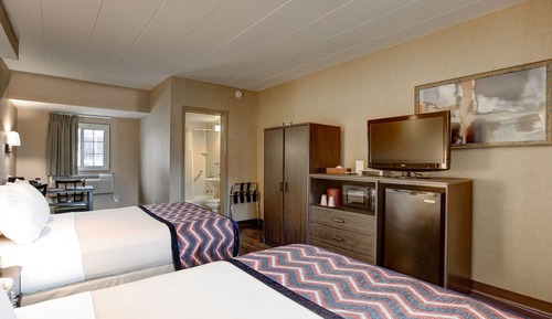 Traditional Room, 2 Queen Beds, Non Smoking