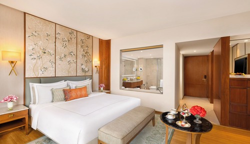 Luxury Room, 1 King Bed