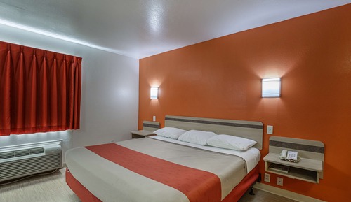 Standard Room, 1 King Bed, Accessible, Non Smoking