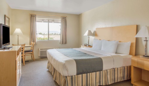 Standard Room, 1 King Bed, Accessible