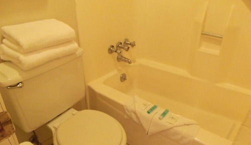 Standard Single Room, 1 Queen Bed, Bathtub, Mountain View
