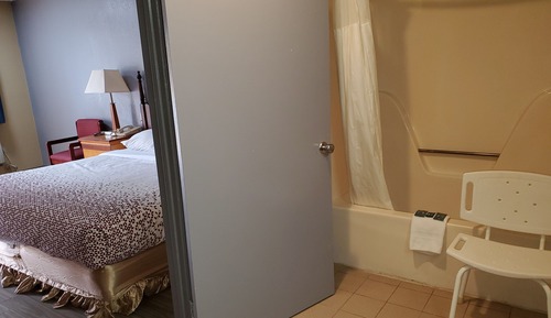 Standard Room, 1 King Bed, Accessible (1 queen bed)