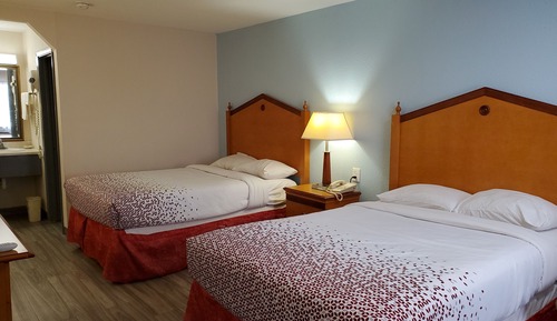 Queen Room (2 queen beds)