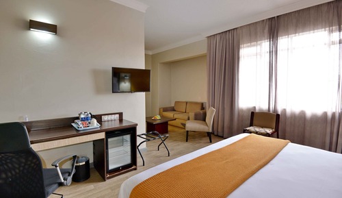 Suite, 1 Twin Bed, Garden View