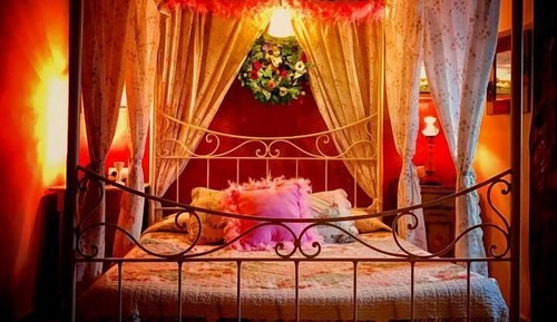 Honeymoon Suite