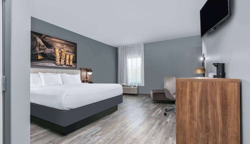 Room, 1 King Bed, Accessible, Non Smoking (Mobility/Hearing, Tub w/Grab Bars)