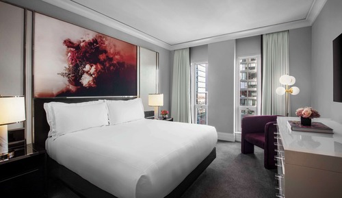 Suite, 1 King Bed, Corner (Gold Coast Corner Suite)