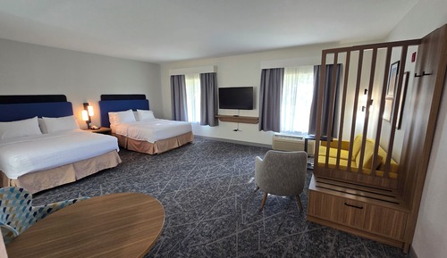 Studio (2 Queen Beds with Sofa bed)