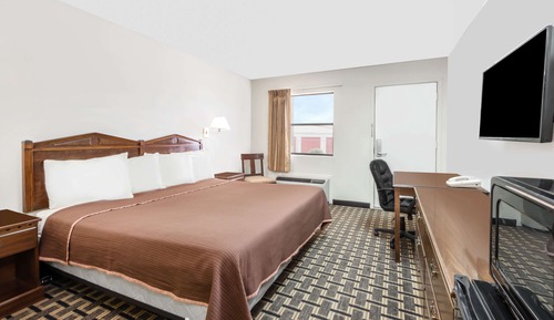 Room, 1 King Bed, Smoking