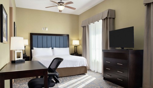 Suite, 1 King Bed, Accessible, Non Smoking (Hearing)