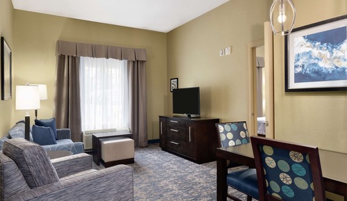 Suite, 1 King Bed, Accessible, Non Smoking (Hearing)