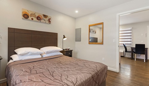 Suite, 1 Bedroom, Kitchenette (Not Pet Friendly)