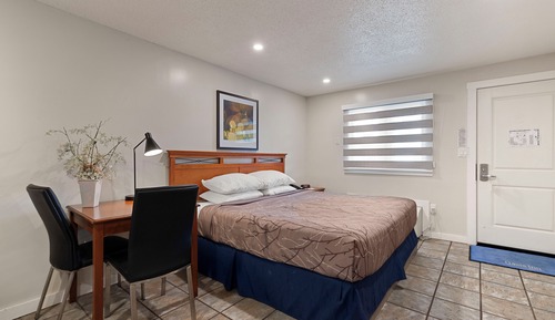 Single Room, Kitchenette