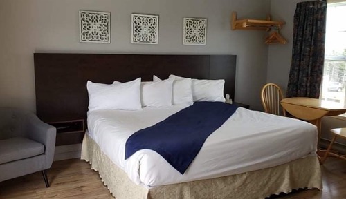 Standard Room, 1 Queen Bed