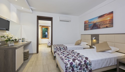 Club Family Bungalow Room