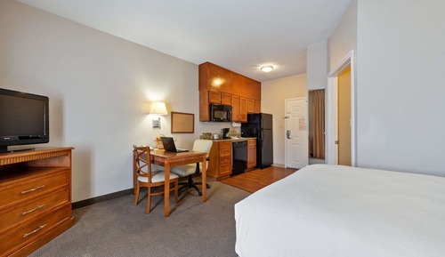 Standard Studio, 1 Queen Bed, Non Smoking, Refrigerator & Microwave