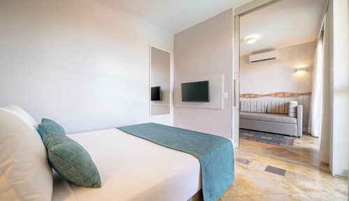 Junior Room, Mobility Accessible