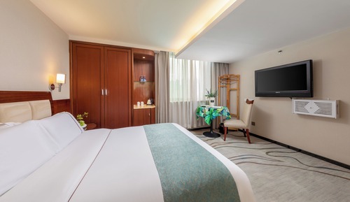King Bed River View