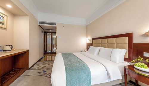 Deluxe King Bed River View